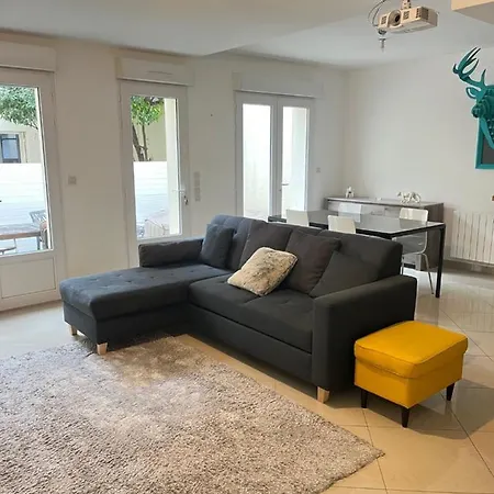 Ecu : Superbe Avec Exterieur Apartment