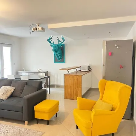 Apartment Ecu : Superbe Avec Exterieur *