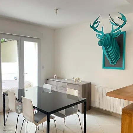 Ecu : Superbe Avec Exterieur Apartment Reims